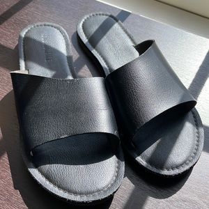 Cushionaire black sandal
